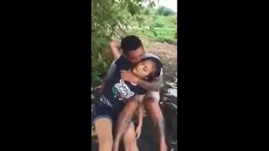 Gadis Cantik Pasrah Goyang Kasur Bareng Om